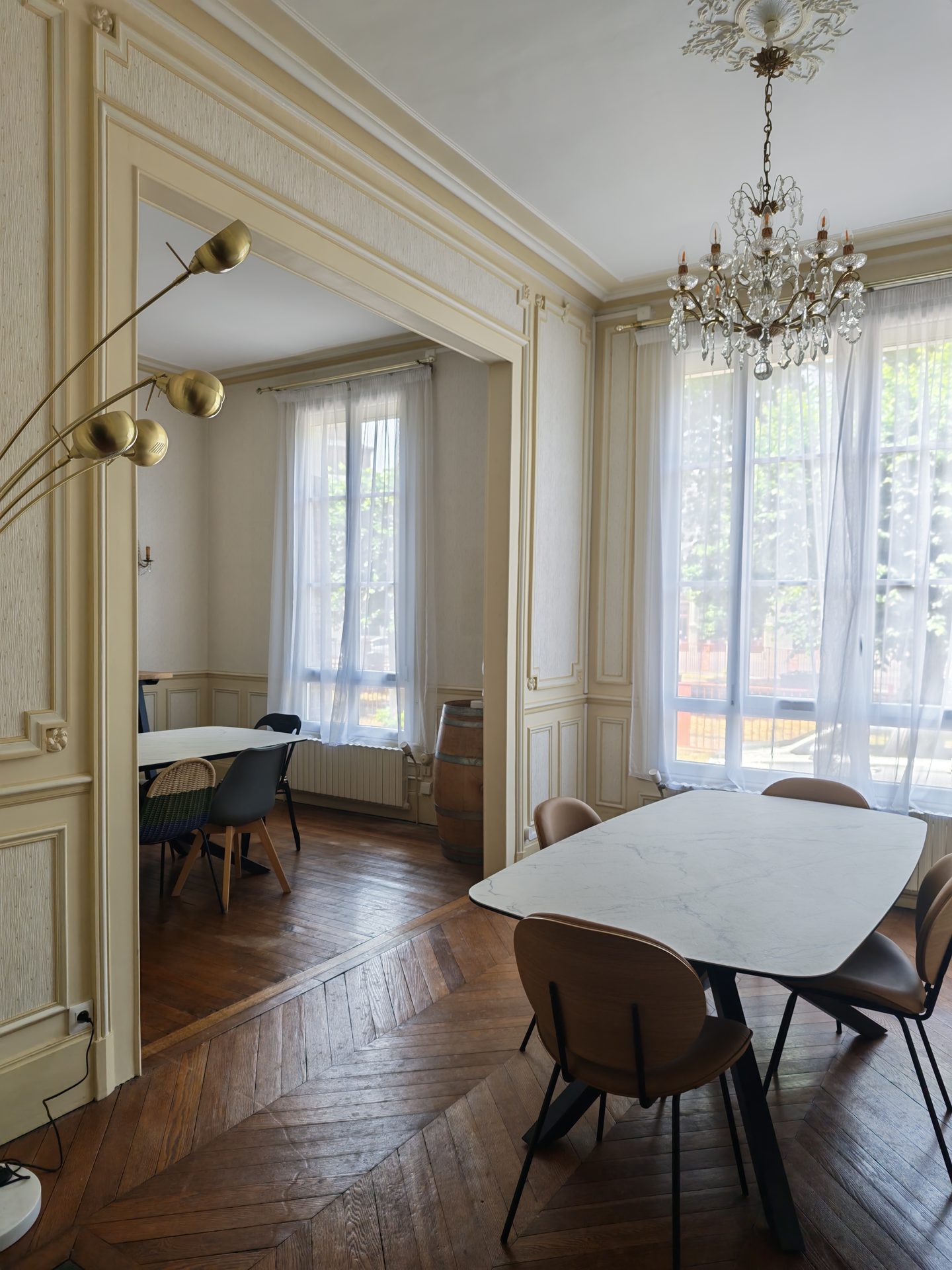 Grande table de la salle à manger de La Demeure des Dix